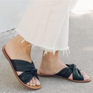 Soludos | Clara Beach Slide | Black | Size 6